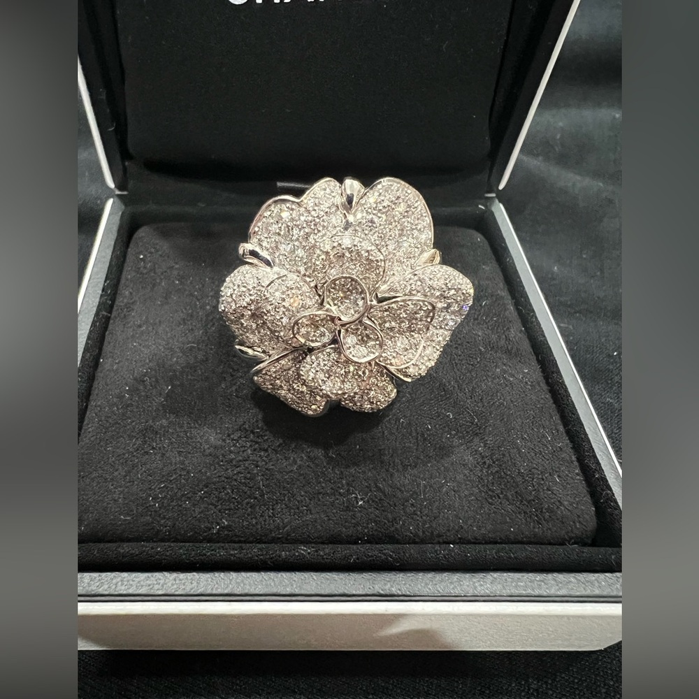Chanel Original Diamond and White Gold Ring - Picture 2 of 4